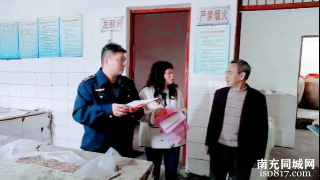 南充顺庆：靠前服务，辖区首张《食品小作坊生产许可证》发出-2.jpg
