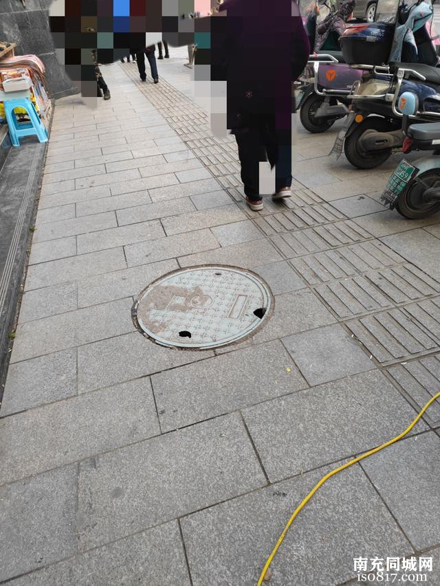 蓬安县街头一些井盖，为何会呈现这种状况呢？-4.jpg