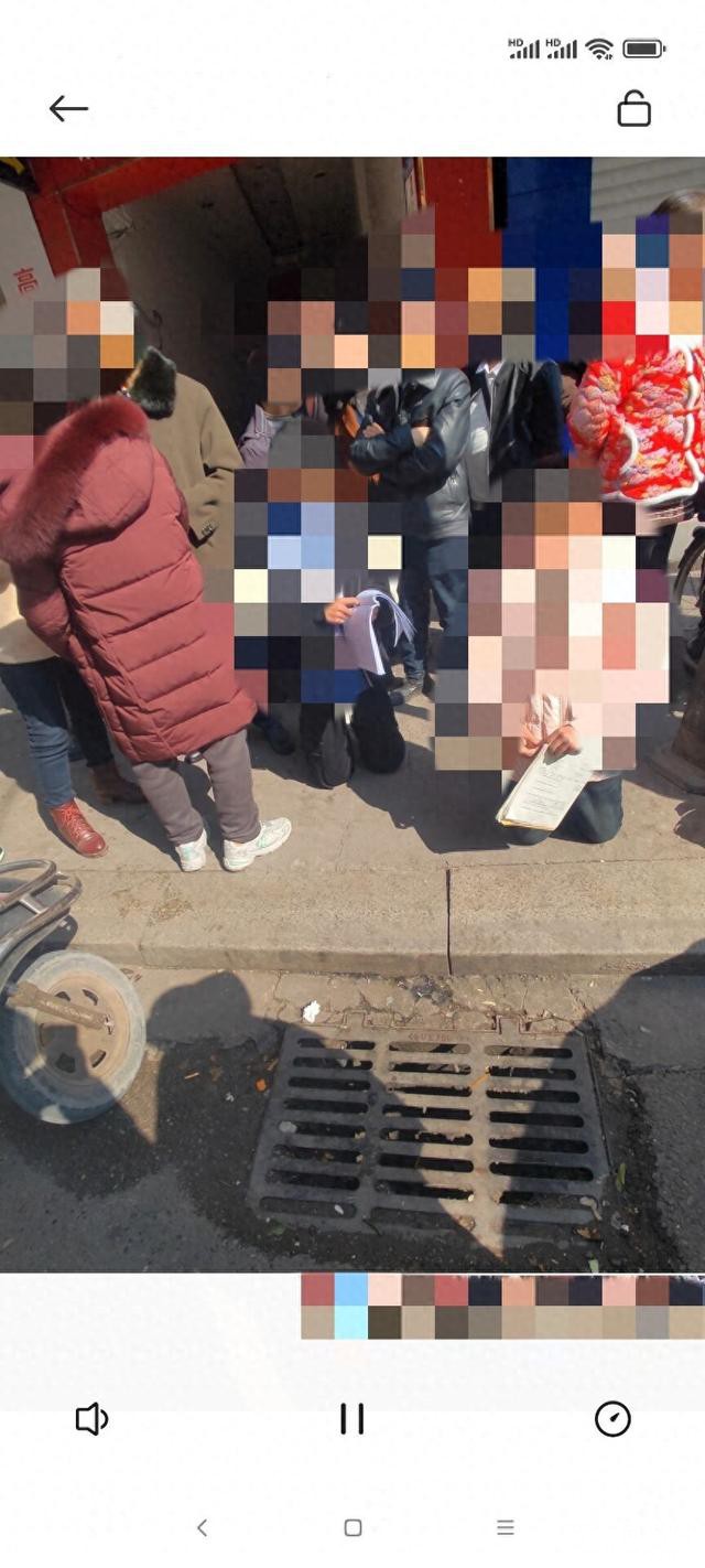 蓬安县；两位未成年人跪于大街上！当地教体局的回复来了-1.jpg